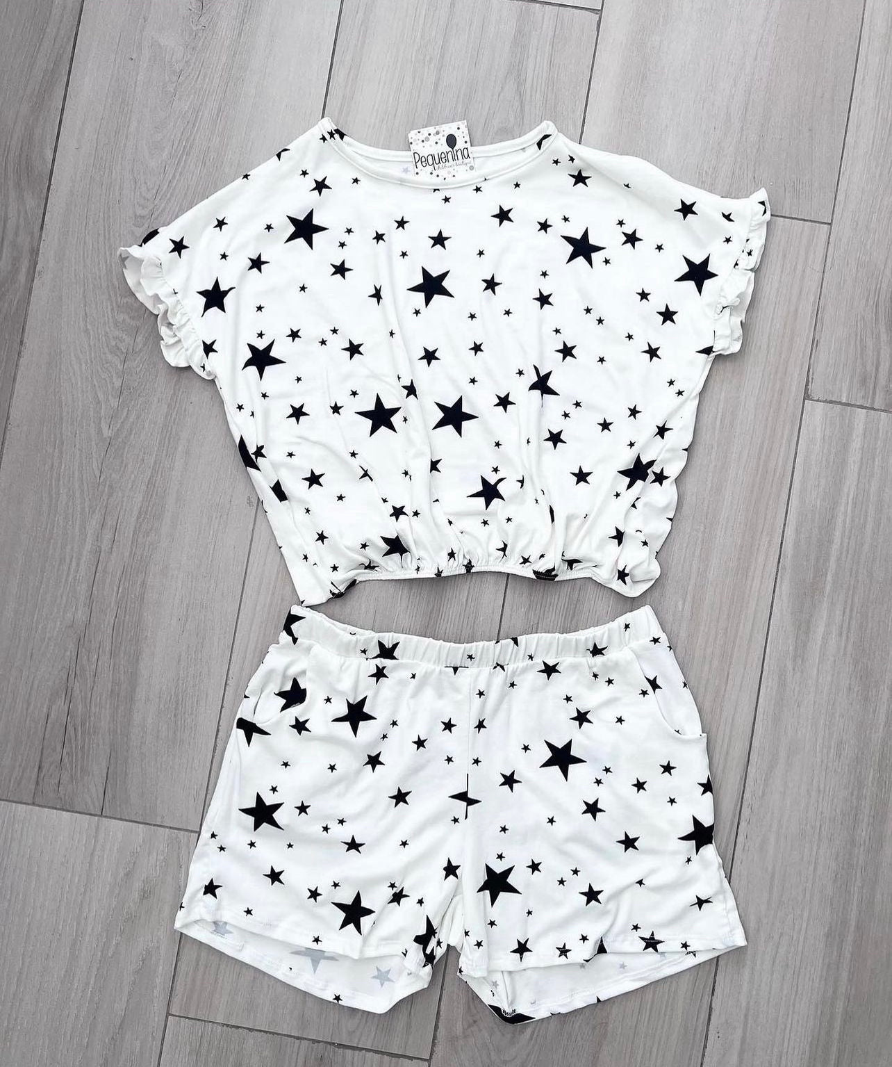 Star set in white