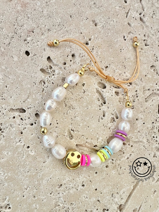 Smiley pearl bracelet