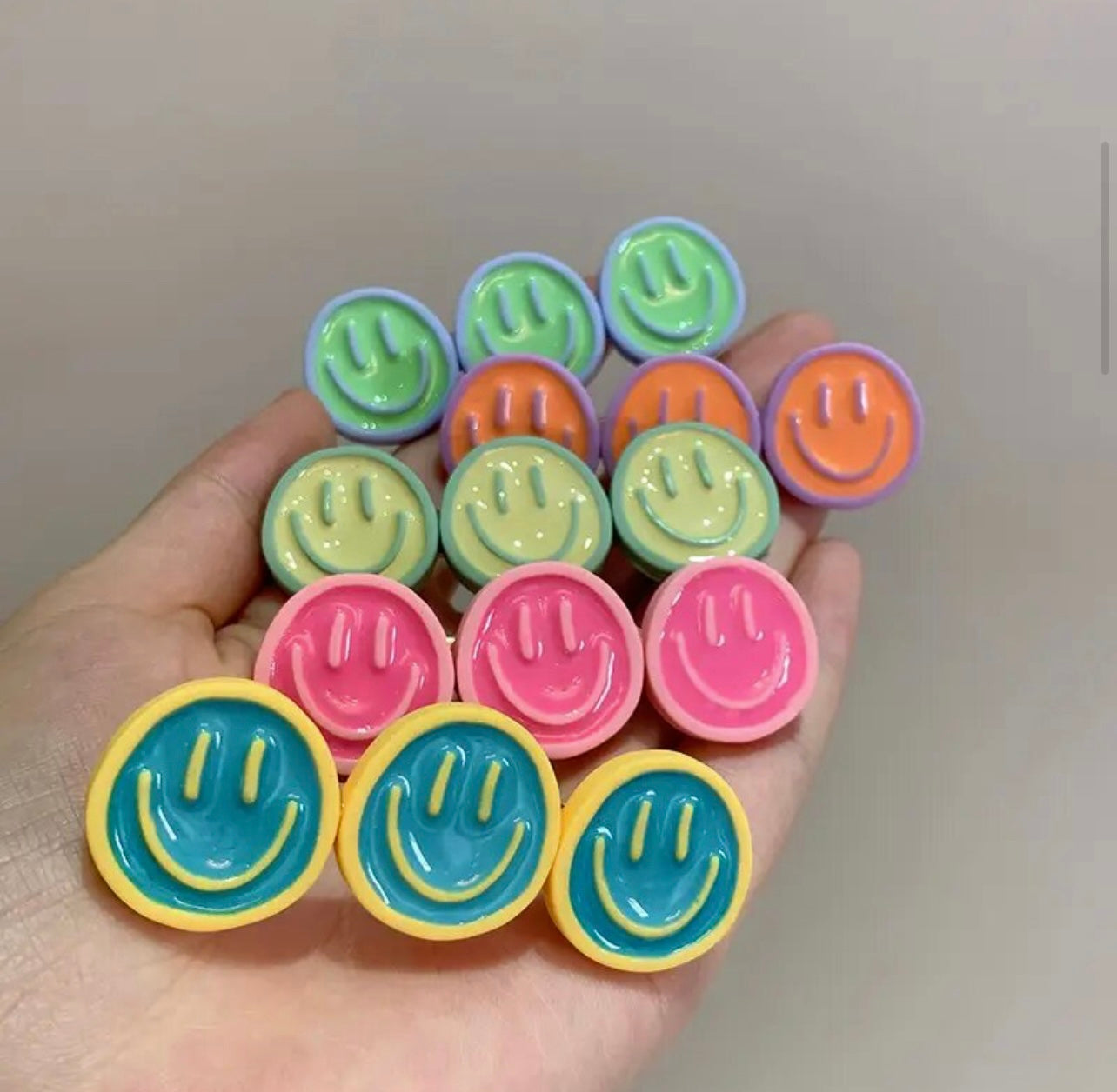 Smiley hair clip