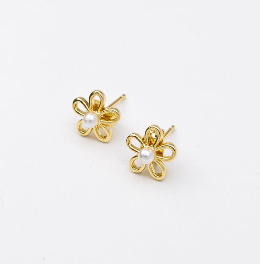 Pearl flower earrings